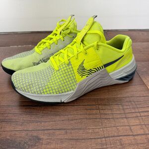 Nike Metcon 8 Mens Size 10 Volt Green Wolf Grey Photon Dust Sneaker DO9328-700